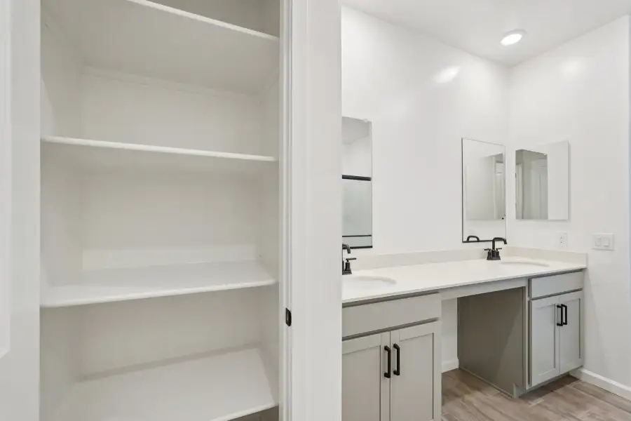 Primary bath. Finishes and options may vary.