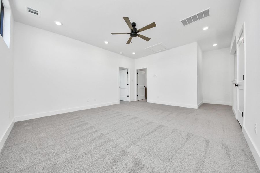 Spacious, unfurnished interior of a new home in Caywood Place, Houston (Image 26).