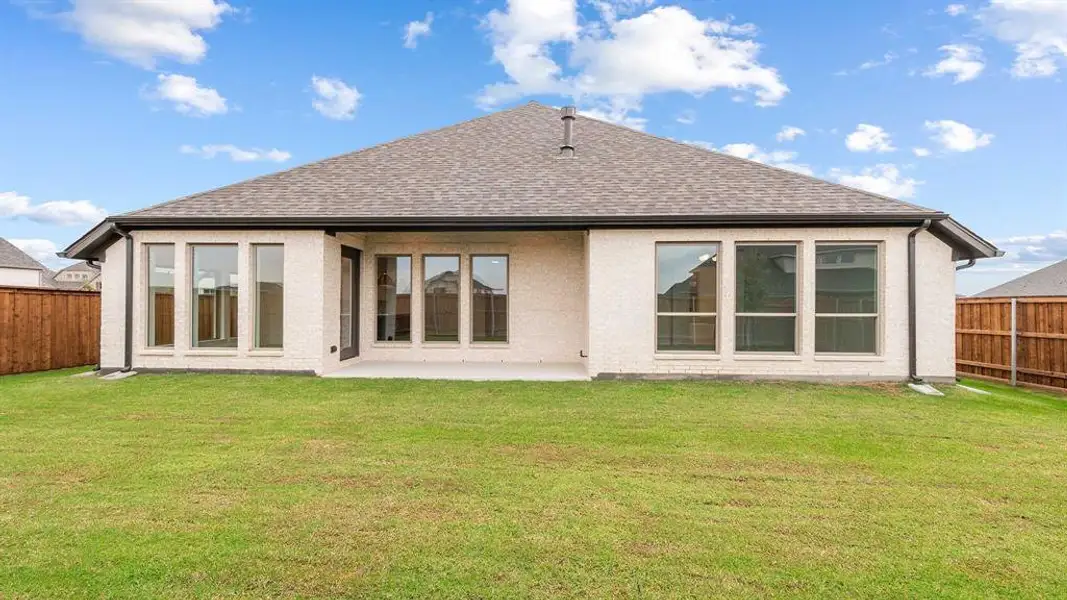 Exterior details and patio area of a home in Myrtle Creek 60', Waxahachie (Image 3).