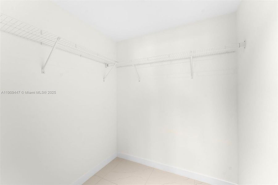 Walk-In Closet Walk-In Closet