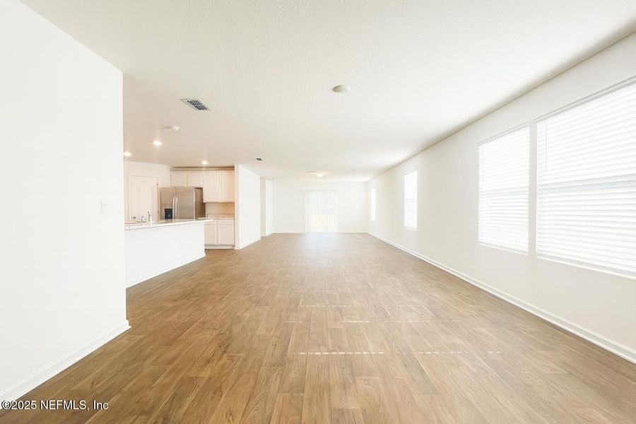 Spacious, unfurnished interior of a new home in The Arbors, Jacksonville (Image 15).