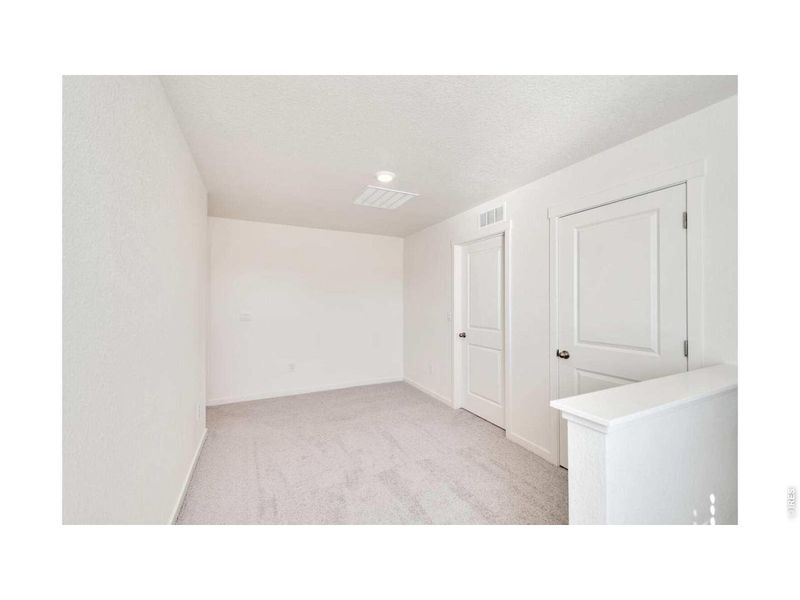 Spacious, unfurnished interior of a new home in Prairie Song, Windsor (Image 11).