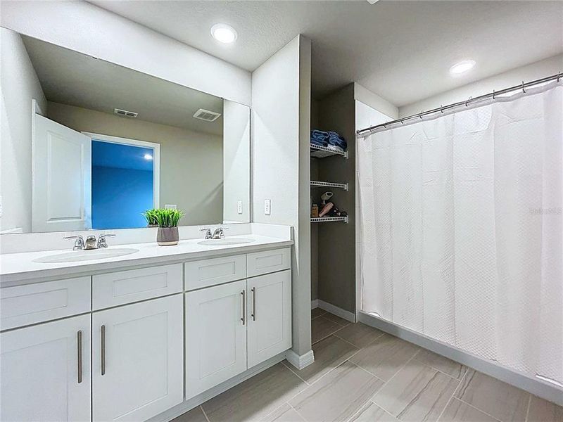 Furnished interior view inside a new home in , Wesley Chapel (Image 28).