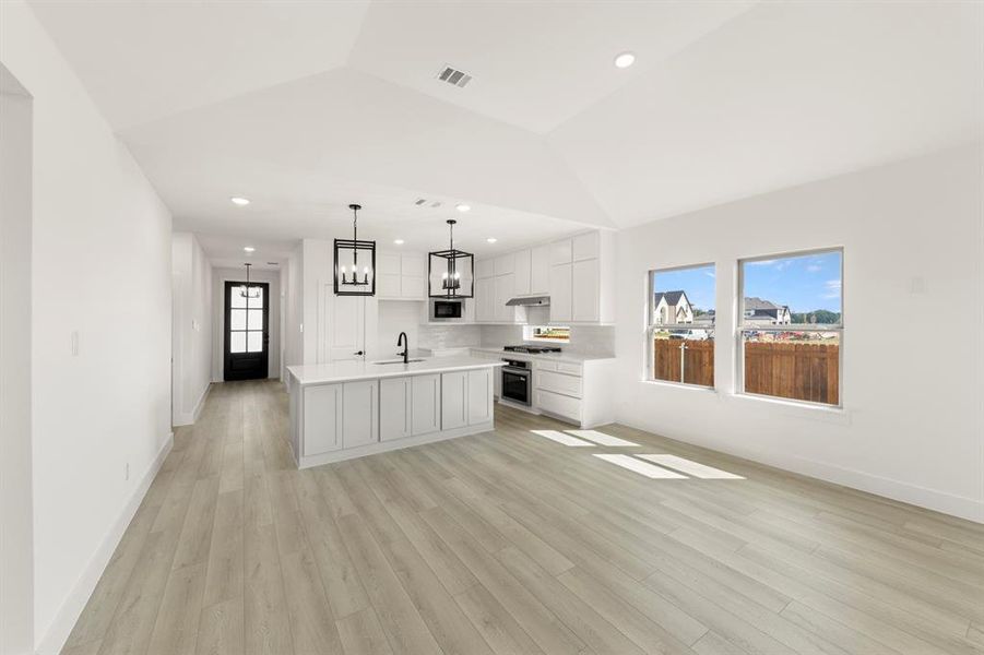 09. 2503 Rolling - Dining 09. 2503 Rolling - Dining