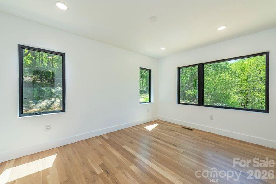 Spacious, unfurnished interior of a new home in , Asheville (Image 14).