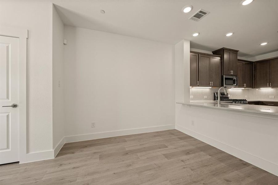 2544 Campden Mews-008