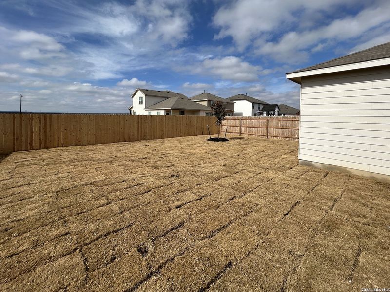 Exterior details and patio area of a home in Hennersby Hollow, San Antonio (Image 4).