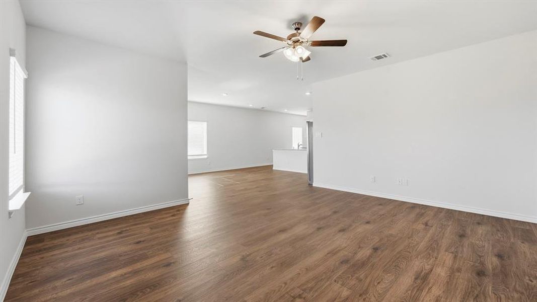 Spacious, unfurnished interior of a new home in Winchester Crossing, Princeton (Image 11).