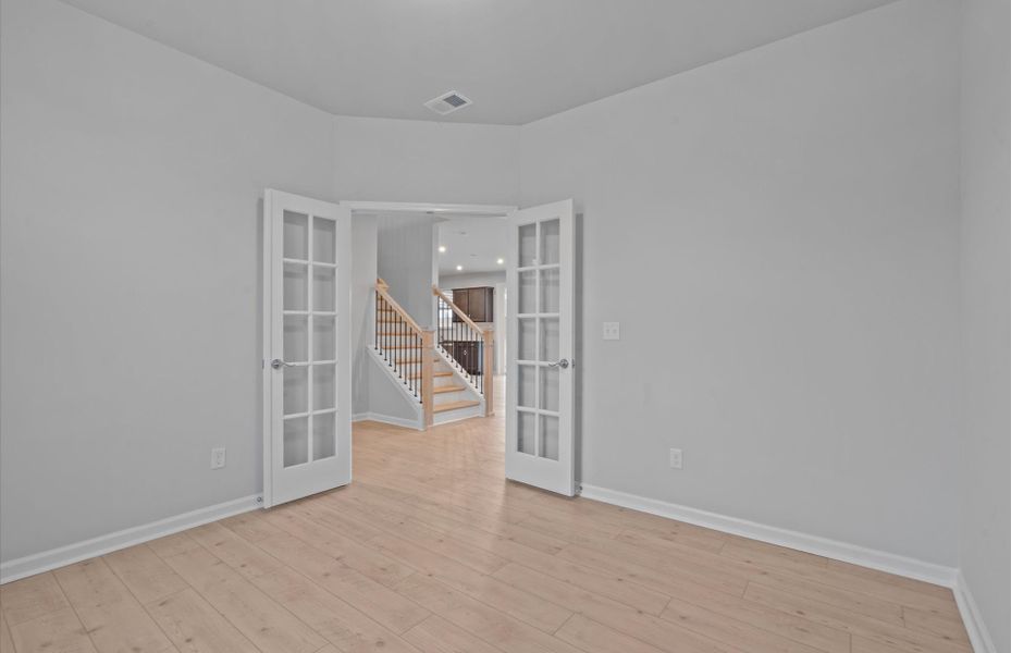 Spacious, unfurnished interior of a new home in Fox Hollow, Spartanburg (Image 28).