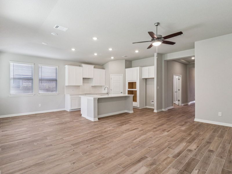 Spacious, unfurnished interior of a new home in Carmel Ranch, Schertz (Image 15). Spacious, unfurnished interior of a new home in Carmel Ranch, Schertz (Image 15).