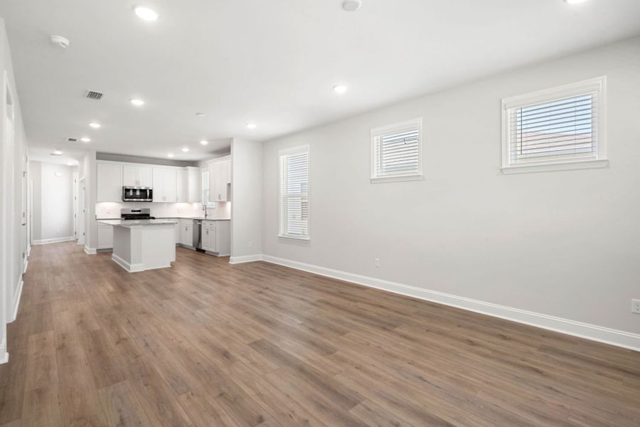 Spacious, unfurnished interior of a new home in Del Webb Savannah at Heartwood, Richmond Hill (Image 22).