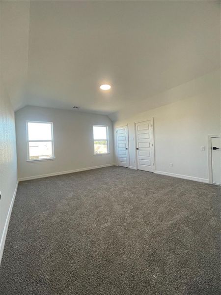 Spacious, unfurnished interior of a new home in , Anahuac (Image 11).