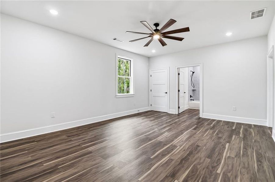 Spacious, unfurnished interior of a new home in , Acworth (Image 26).