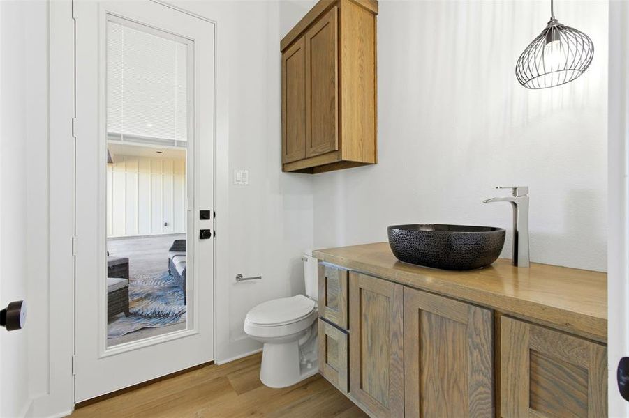 Furnished interior view inside a new home in , Waxahachie (Image 6).