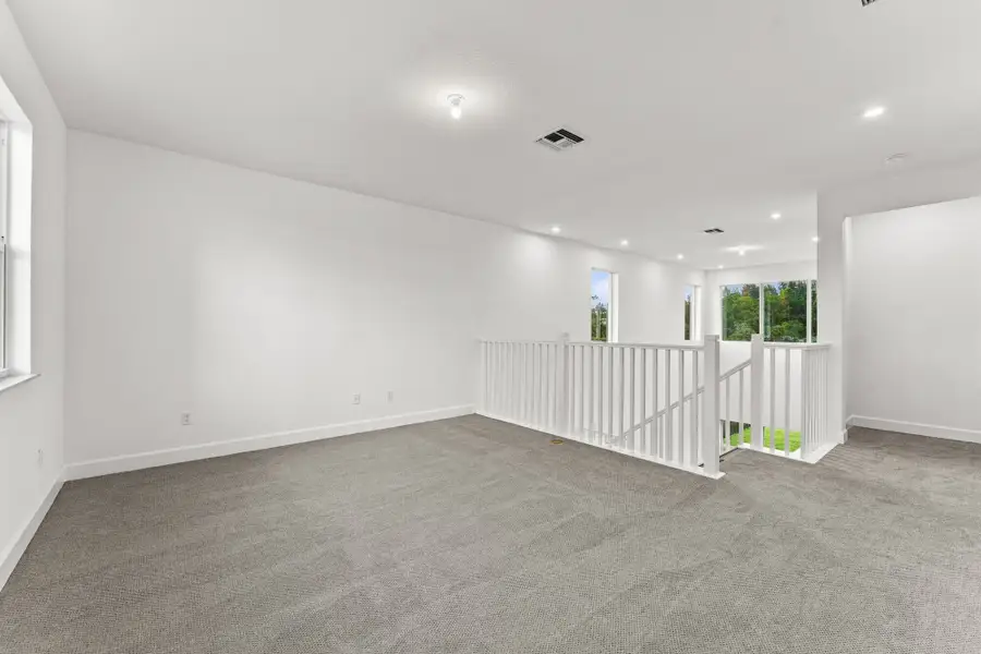 Spacious, unfurnished interior of a new home in Tradition, Port St. Lucie (Image 10).