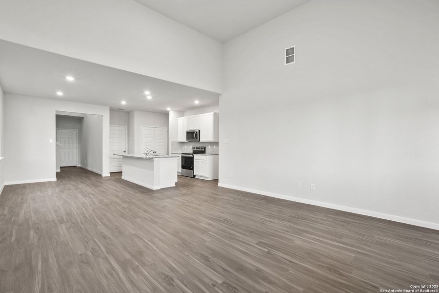 Spacious, unfurnished interior of a new home in Abbott Place, St. Hedwig (Image 14).