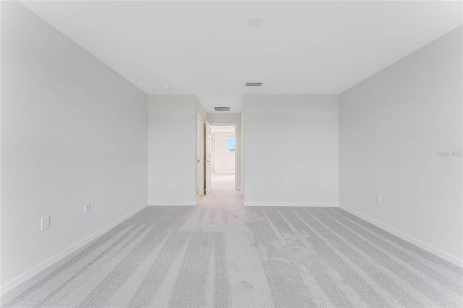 Spacious, unfurnished interior of a new home in Covered Bridge at Liberty Bluff, Haines City (Image 34).