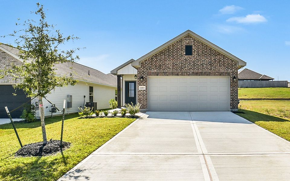 Front exterior of a new home in Mostyn Springs, Magnolia, TX, highlighting curb appeal (Image 25).