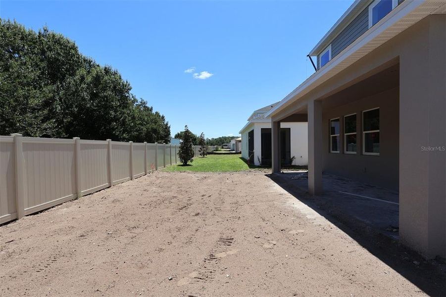 Exterior details and patio area of a home in Bay Lake Farms, St. Cloud (Image 6).