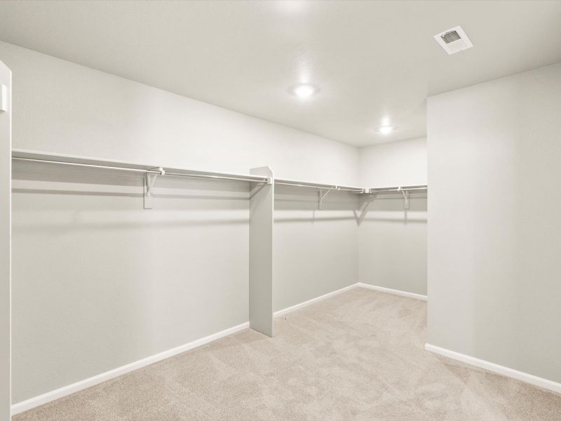 Spacious, unfurnished interior of a new home in Turnberry, Commerce City (Image 12).