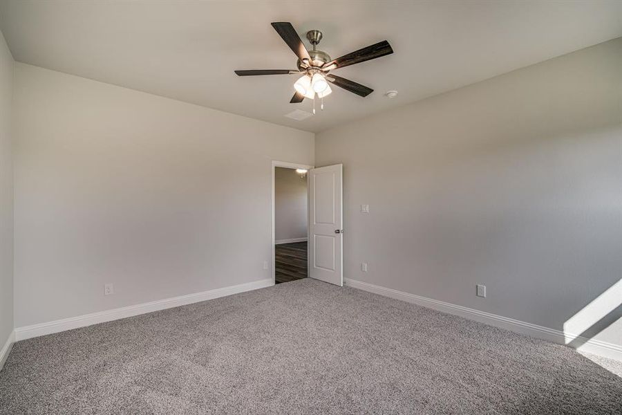 Spacious, unfurnished interior of a new home in , Corsicana (Image 14).