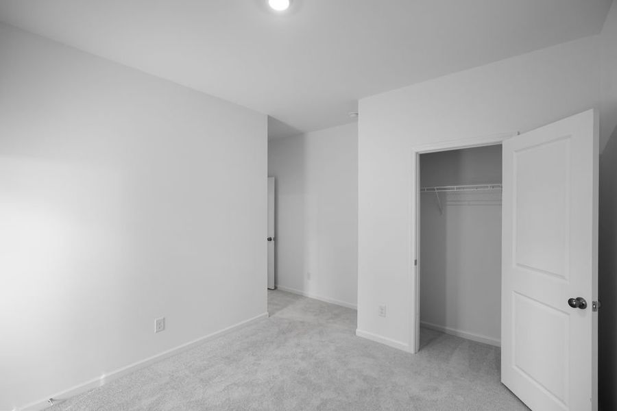 Spacious, unfurnished interior of a new home in Hampton Trace, Marietta (Image 33).