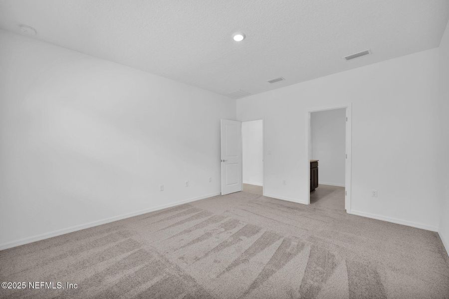 Spacious, unfurnished interior of a new home in Hyland Trail, Green Cove Springs (Image 10).