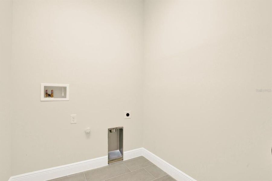 Spacious, unfurnished interior of a new home in The Towns At Long Bayou, Seminole (Image 24).