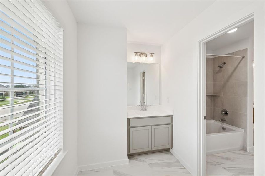 Spacious, unfurnished interior of a new home in Summerview, Fulshear (Image 19). Spacious, unfurnished interior of a new home in Summerview, Fulshear (Image 19).