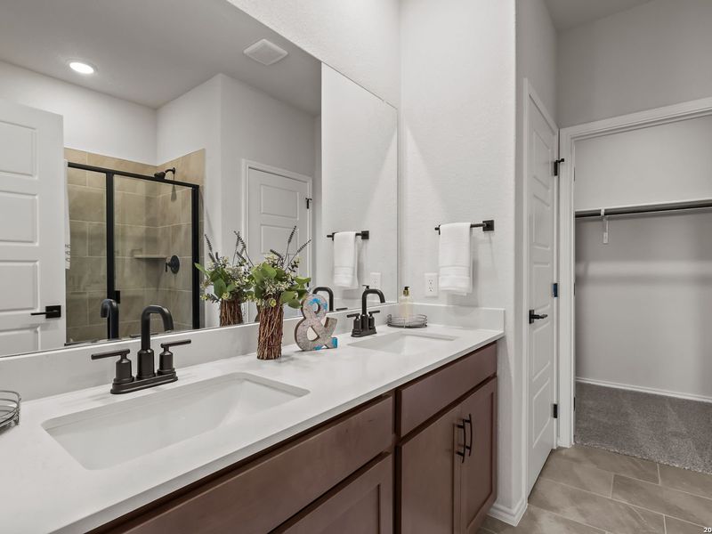 Furnished interior view inside a new home in Hannah Heights, Seguin (Image 28).