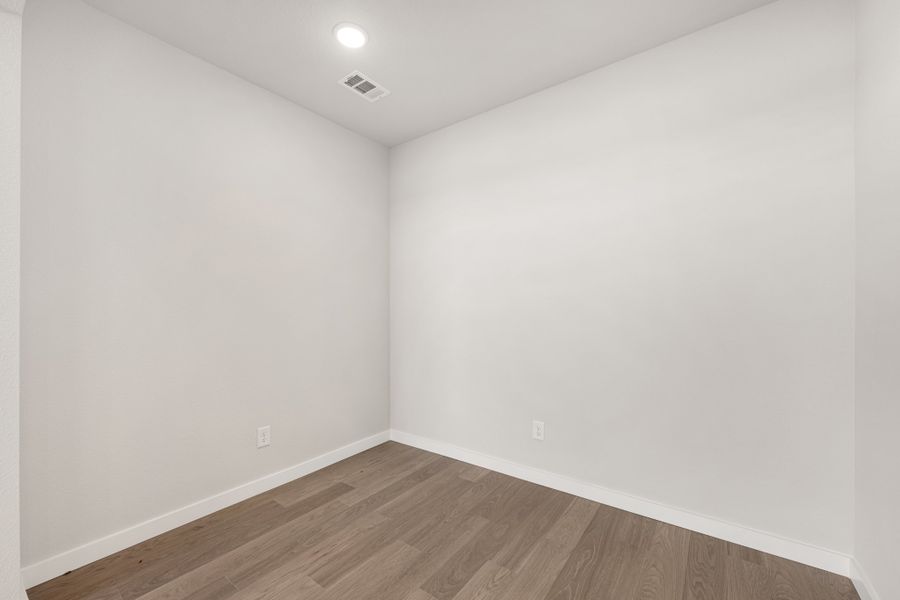 Spacious, unfurnished interior of a new home in Cottonwood Creek, Rowlett (Image 22).