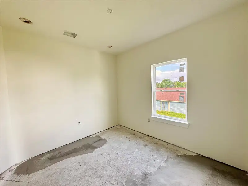 Spacious, unfurnished interior of a new home in , Houston (Image 7).