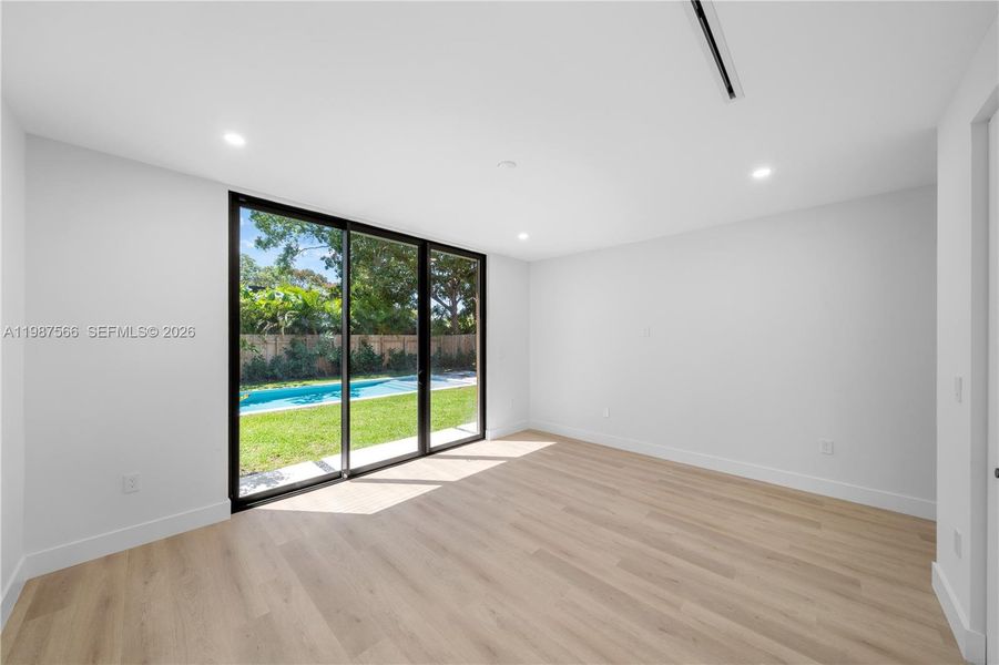 Spacious, unfurnished interior of a new home in , Miami (Image 32).