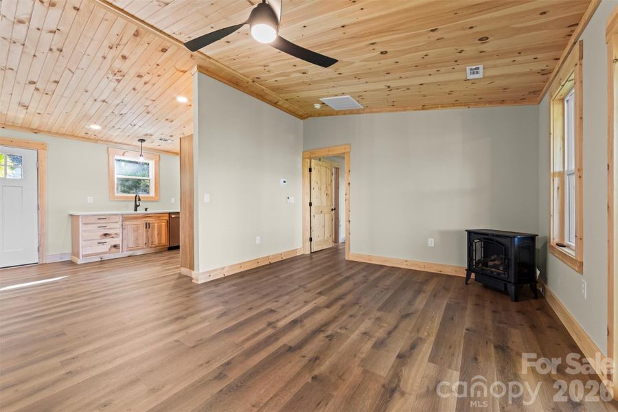 Spacious, unfurnished interior of a new home in , Whittier (Image 20).