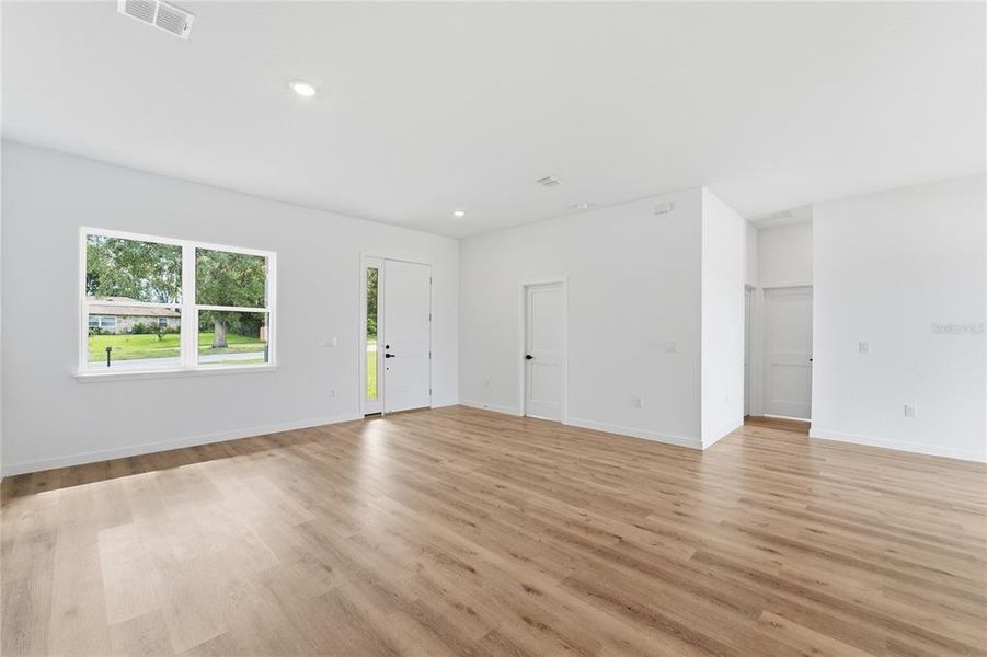 Spacious, unfurnished interior of a new home in , Ocala (Image 19).