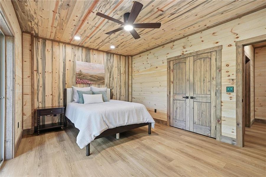 Furnished interior view inside a new home in , Blue Ridge (Image 4).