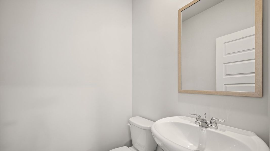 Representative interior finishes for a home built from the Somerset by D.R. Horton in Poplar Preserve, Newnan (Image 10).