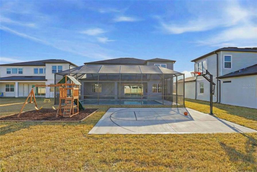 Exterior details and patio area of a home in Vida's Way, Wesley Chapel (Image 27).