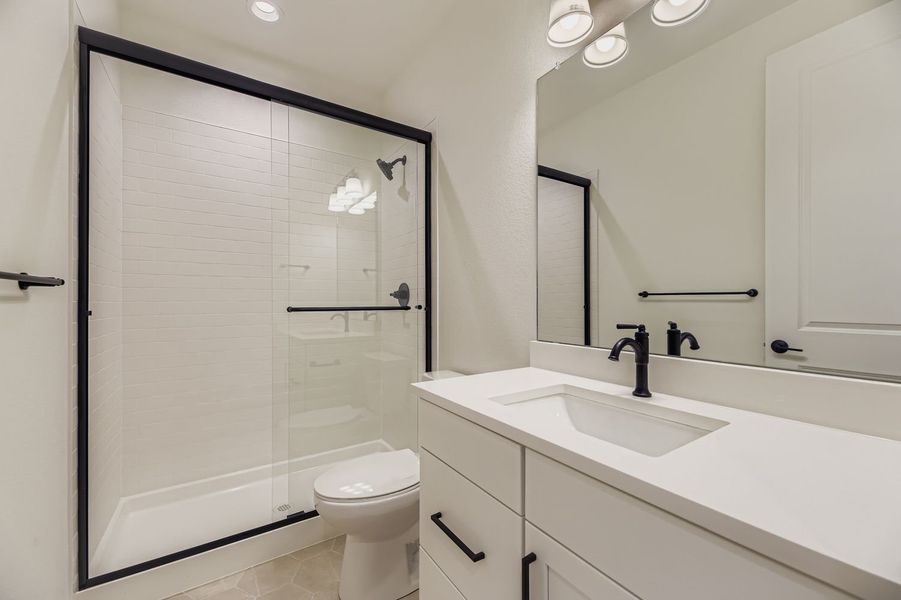 9046 S Shawnee - Full Bathroom