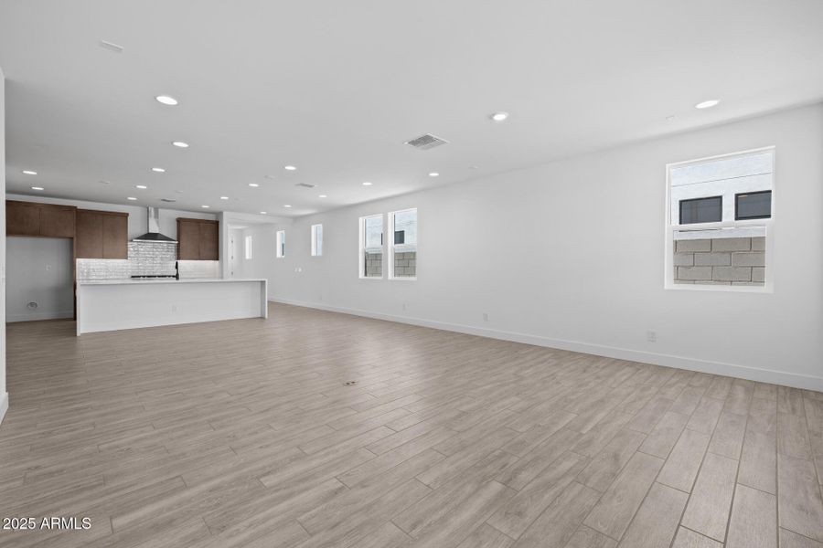 5)GREAT ROOM 5)GREAT ROOM