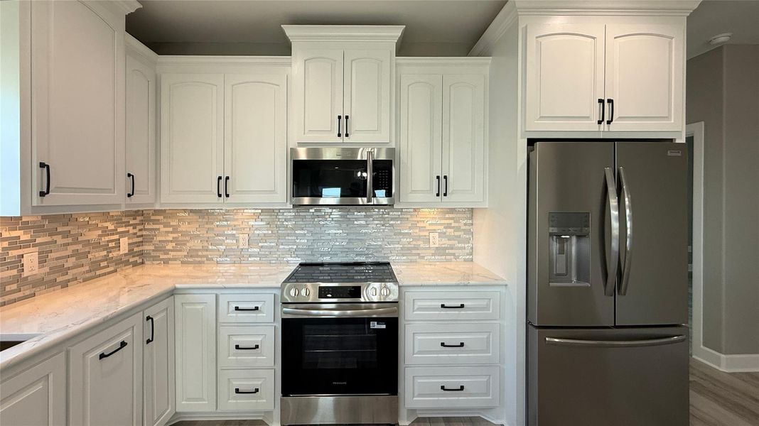 Furnished interior view inside a new home in , Bolivar Peninsula (Image 7).