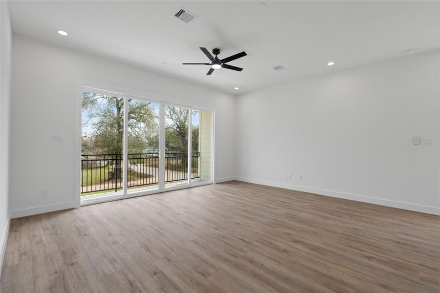 Spacious, unfurnished interior of a new home in , Houston (Image 36).