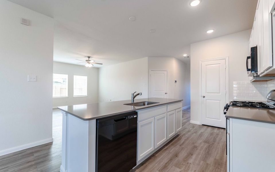 Furnished interior view inside a new home in Lago Mar, Texas City (Image 3).