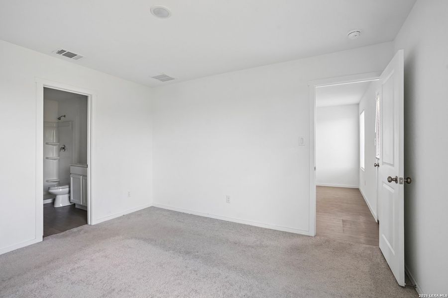 Spacious, unfurnished interior of a new home in Steelwood Trails, New Braunfels (Image 26).