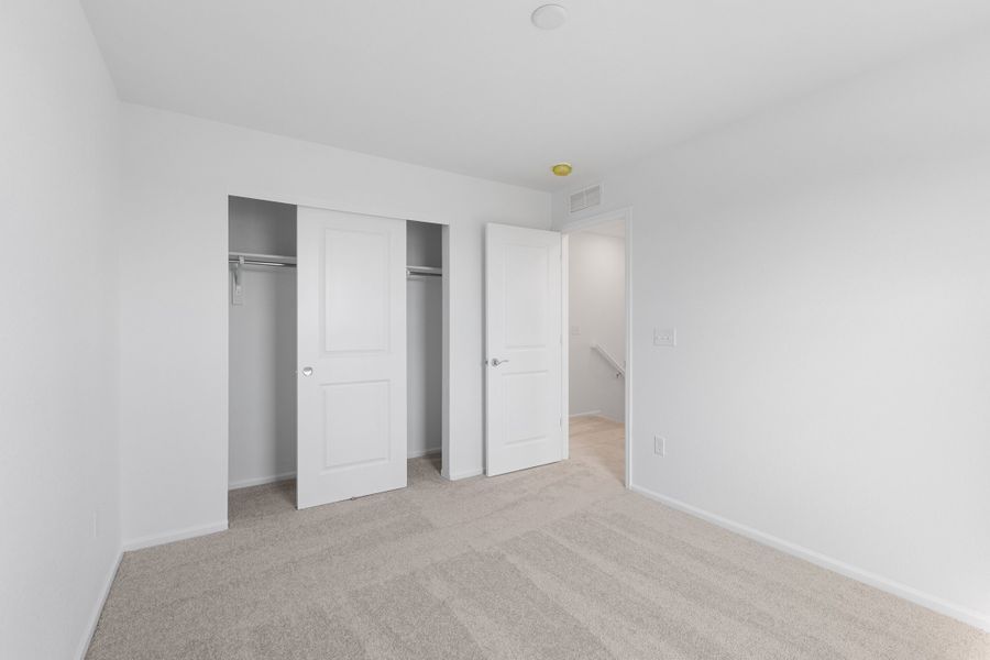 Spacious, unfurnished interior of a new home in The Cottages Collection at Ridgeline Vista, Brighton (Image 18).