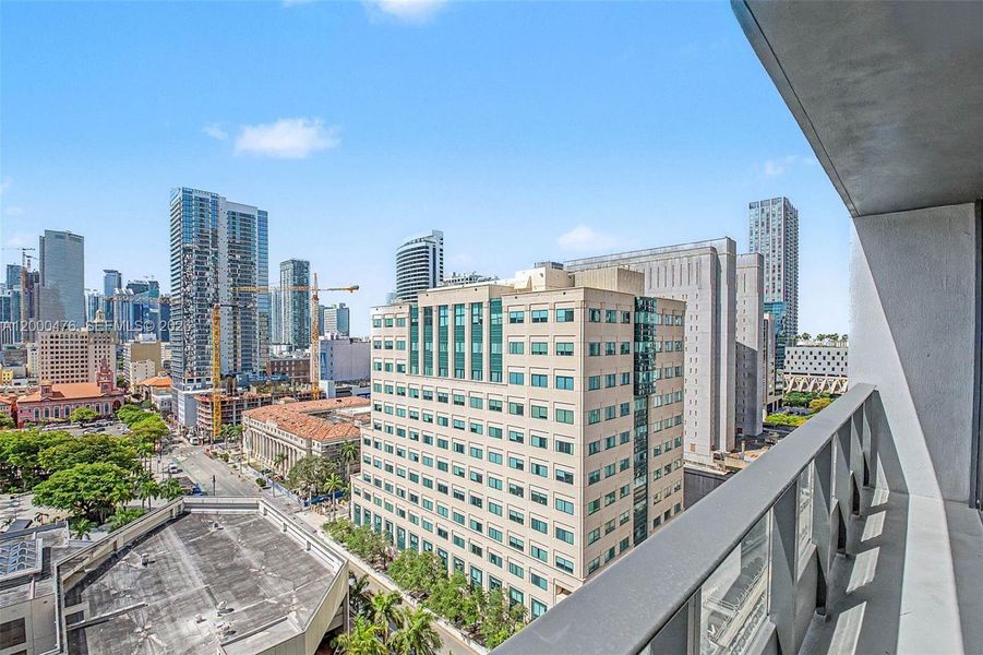 Condo located in Miami, FL showcasing its design and architecture (Image 24).