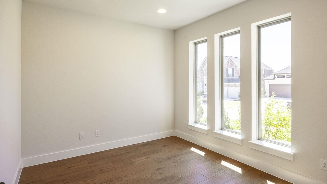 Spacious, unfurnished interior of a new home in Wolf Ranch, Georgetown (Image 14).