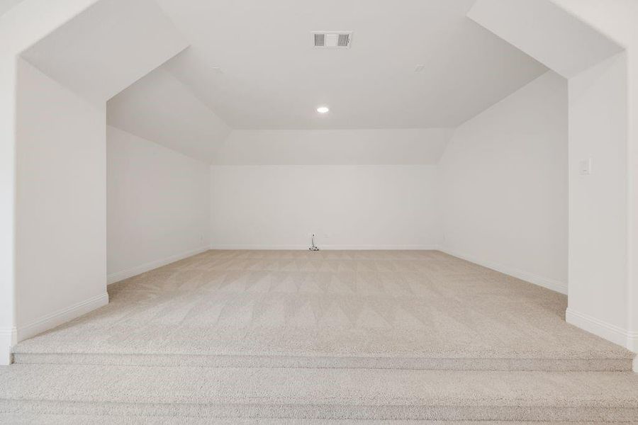 Spacious, unfurnished interior of a new home in Grand Braniff Park, Irving (Image 10).