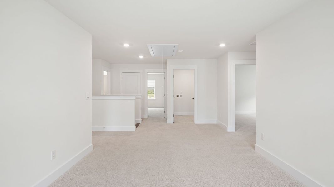 Representative unfurnished interior of a home built from the Hanover by D.R. Horton in Harbor Crest, Ooltewah (Image 26).