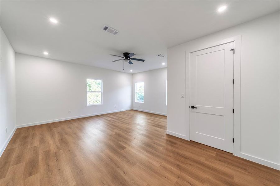 Spacious, unfurnished interior of a new home in , Dallas (Image 23).